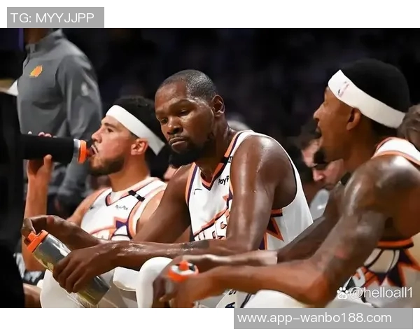 杜兰特称赞布克防守表现出色最终球队成功完成关键一击