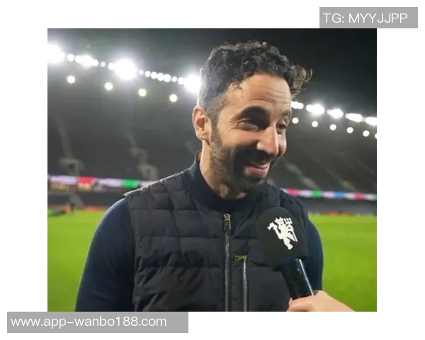 阿莫林盛赞曼联定位球教练称其为罗布森的穆里尼奥